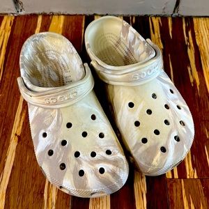 Tan marbled Crocs M7/W9